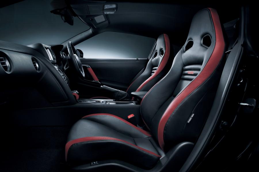  Nissan GT-R 2011 года  (фото 74 из 87)